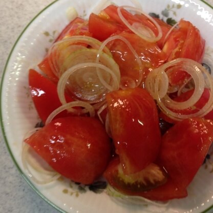 こんばんは(*^^*)
胡麻油で食欲アップ、暑くなってきたので、ひんやりトマトが美味しかったです♡